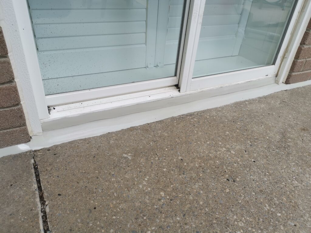 Flawless completed exterior caulking line on a residential frame by Proper Caulking in Burlington Ontario.