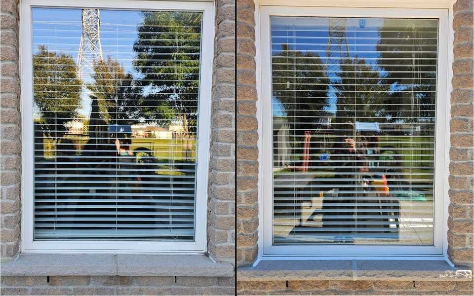Premium exterior caulking Burlington project displaying a newly tooled window casing joint.
